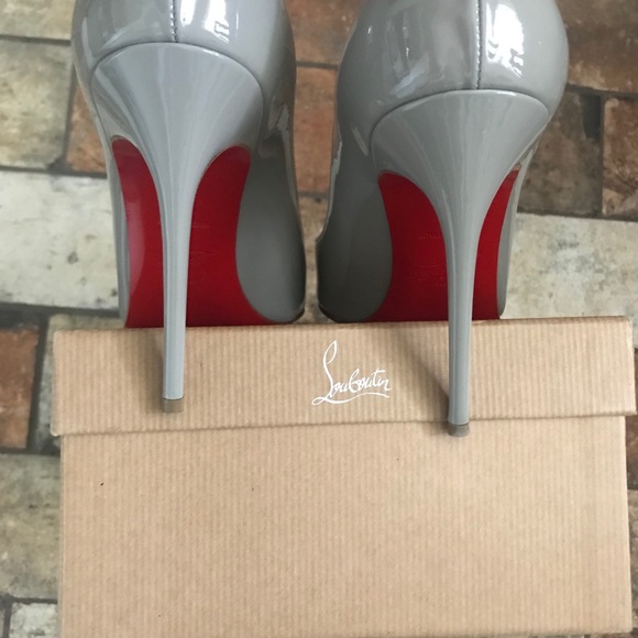 Christian Louboutin Decollete Patent Grey stiletto - Picture 5 of 8